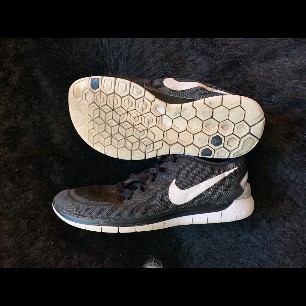 Black/White Nike Free 5.0 size 8.5